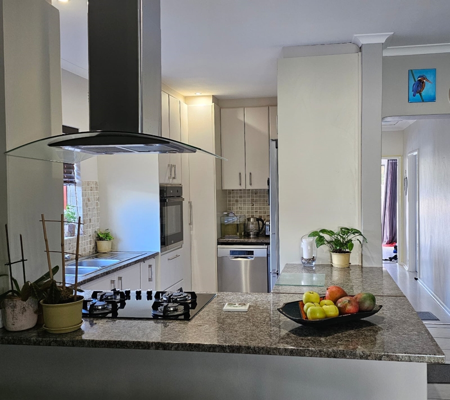 To Let 4 Bedroom Property for Rent in Fish Hoek Western Cape